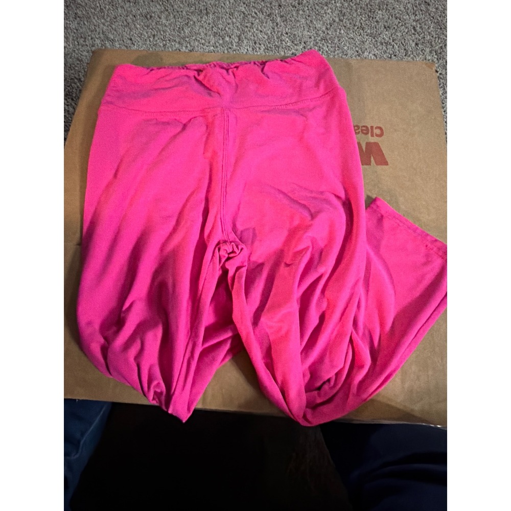 LuLaRoe Neon Pink Capri Leggings Size 2 High Waisted Solid Bright Pink Yoga